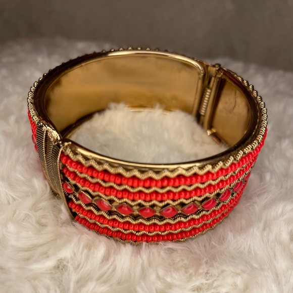 Vintage 1980’s Red Seed Bead, Metal, & Enamel Hinged Back Bangle/Bracelet - Picture 3 of 9